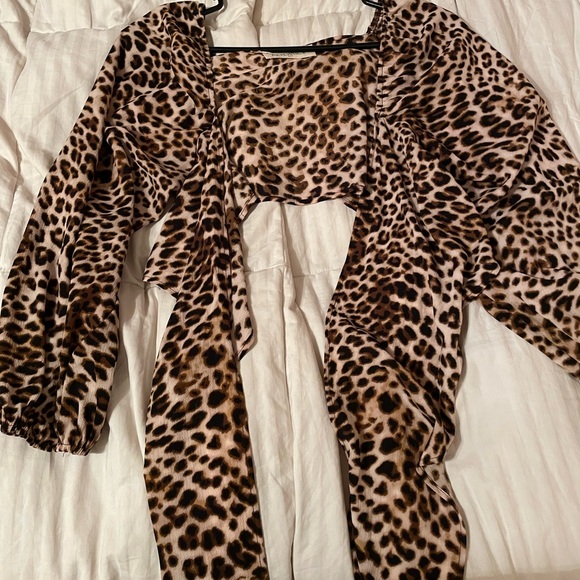 Windsor Leopard Print Long Sleeve - Picture 2 of 6